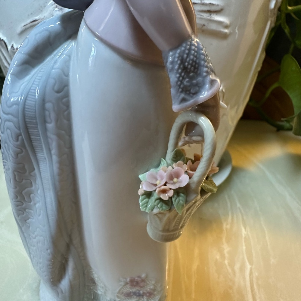 Lladro Porcelain Lady Figurine with Basket - Picture 6 of 9